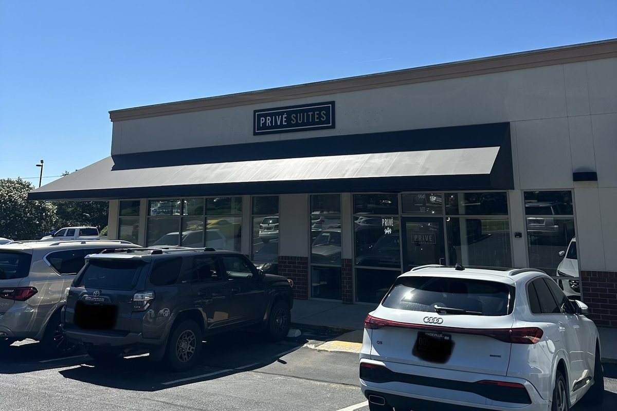 The Privé Suites building on Cross Park Drive in Knoxville, where Bare Esthetics is in Suite 16